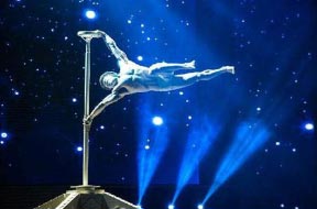 雜技《太空漫步》